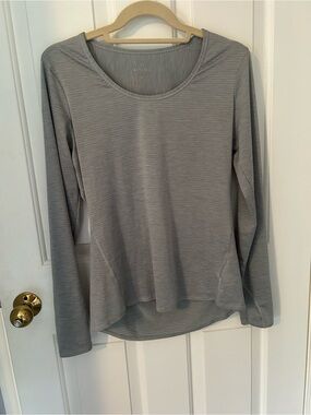 Athleta Long Sleeve Scoop Neck Performance Top - Light Gray